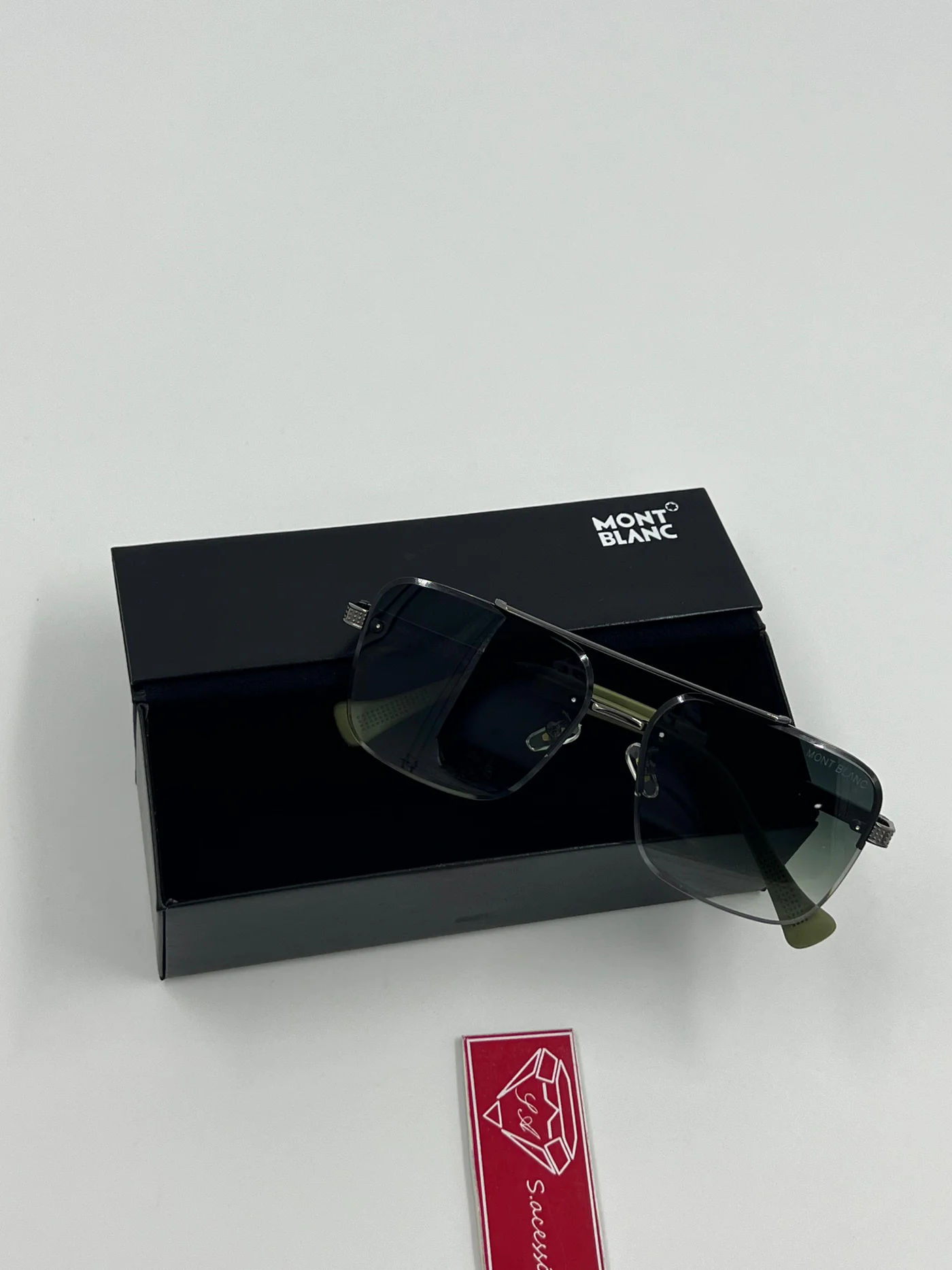 Óculos de Sol Montblanc Luxo - Dourado e Preto · Soldado