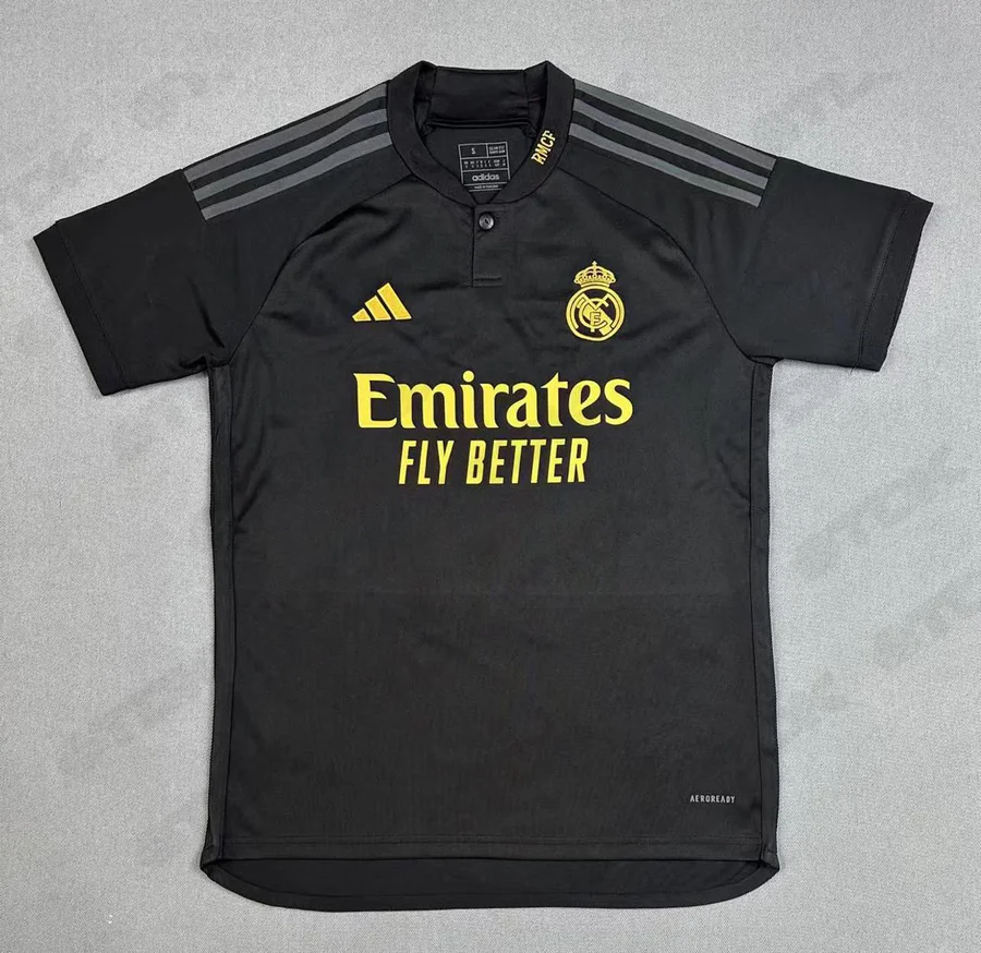 Camisa Esportiva Clássica de Real Madrid 