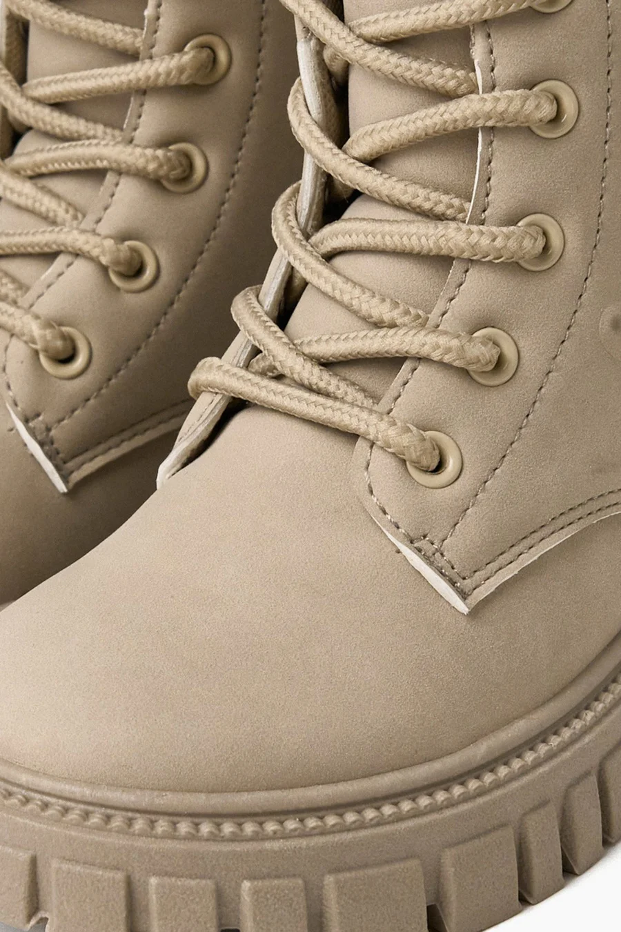Botas com atacadores Military em poliuretano · Criança · Creme