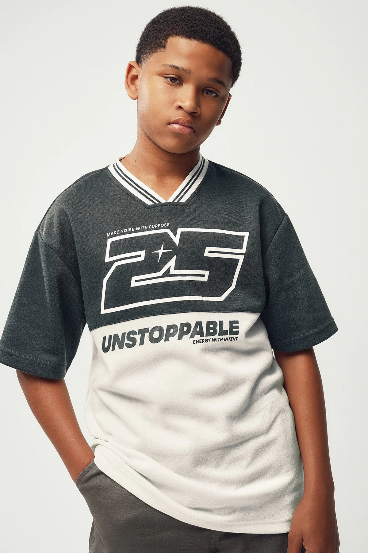 T-shirt Sports em poliéster · Menino · Creme
