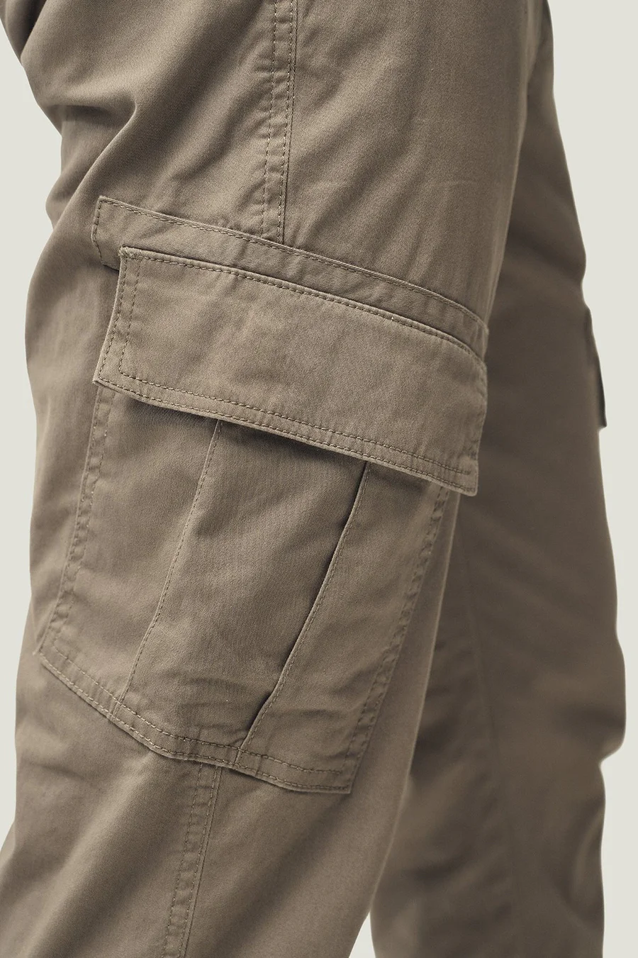 Calças Tapered · Homem · Castanho · Modelo 2