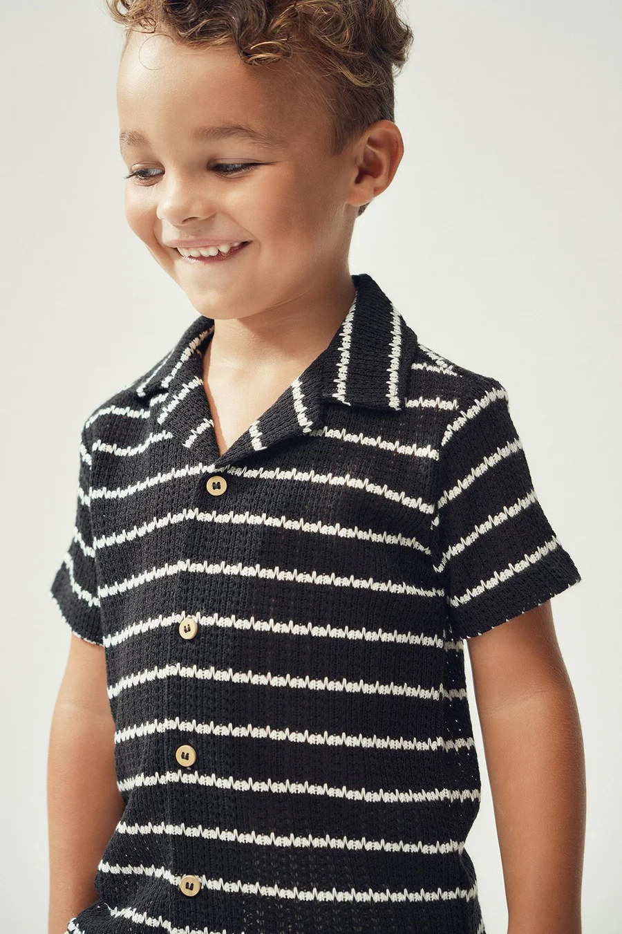 Camisa de malha em poliéster · Menino · Preto