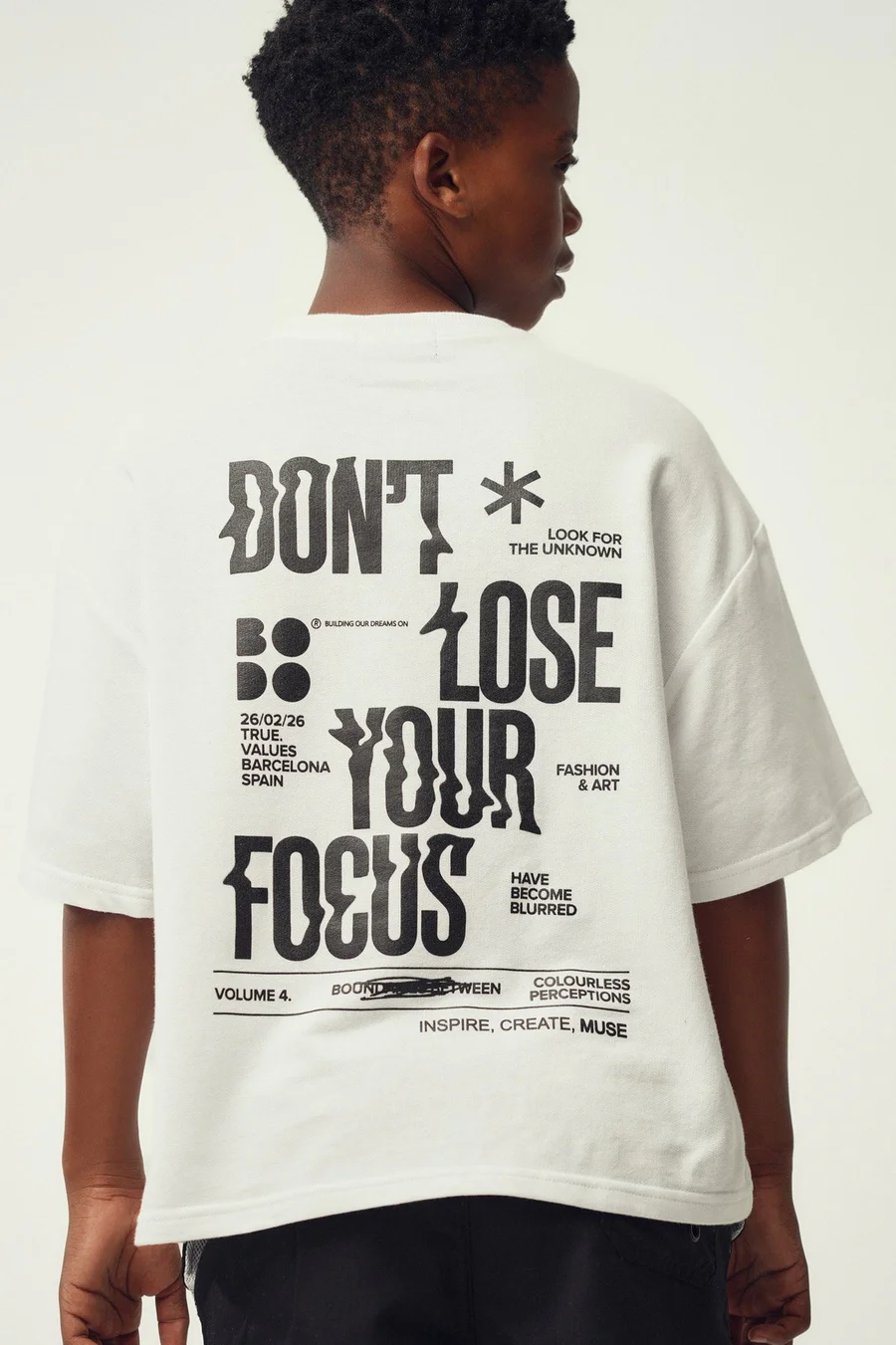 T-shirt Boxy em algodão · Menino · Branco
