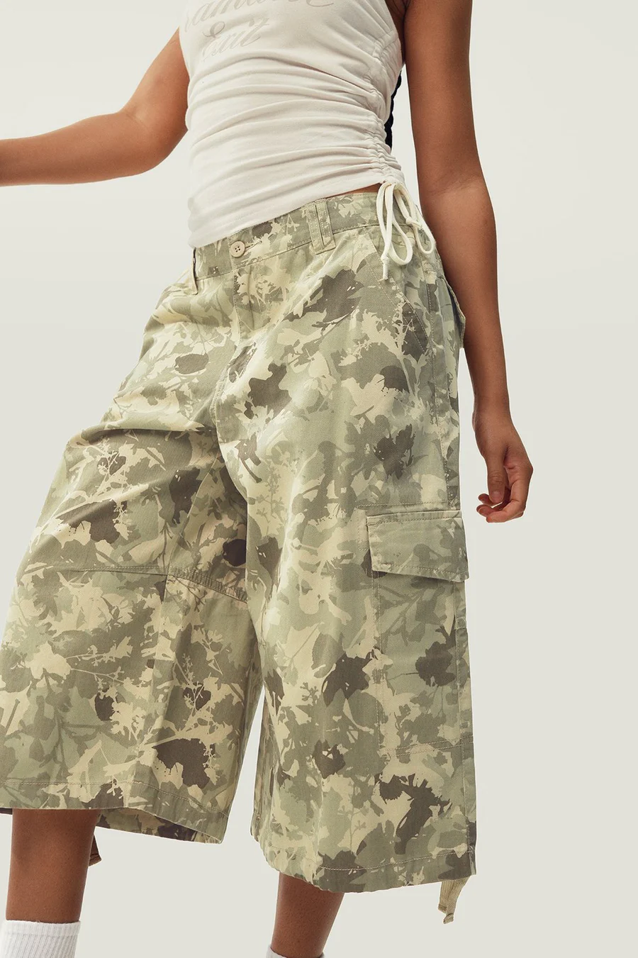 Calções de ganga Super Baggy em algodão · Senhora · Creme · Modelo 2