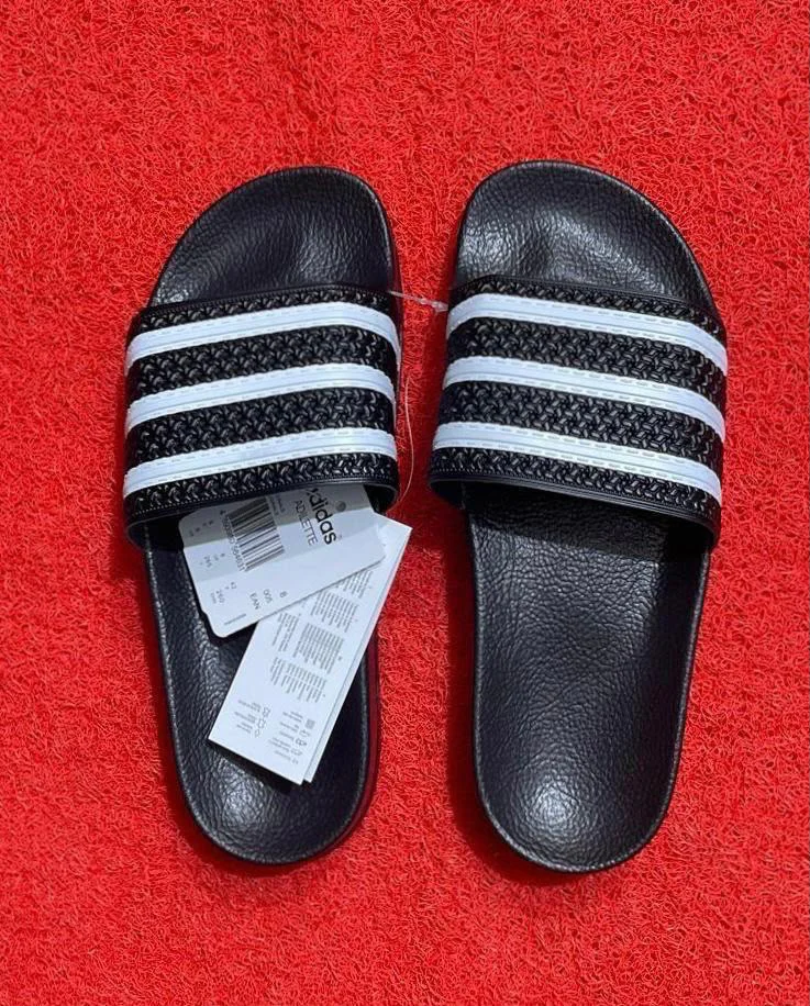 Chinelos Adidas Adilette Textura Entrançada Preto / Branco
