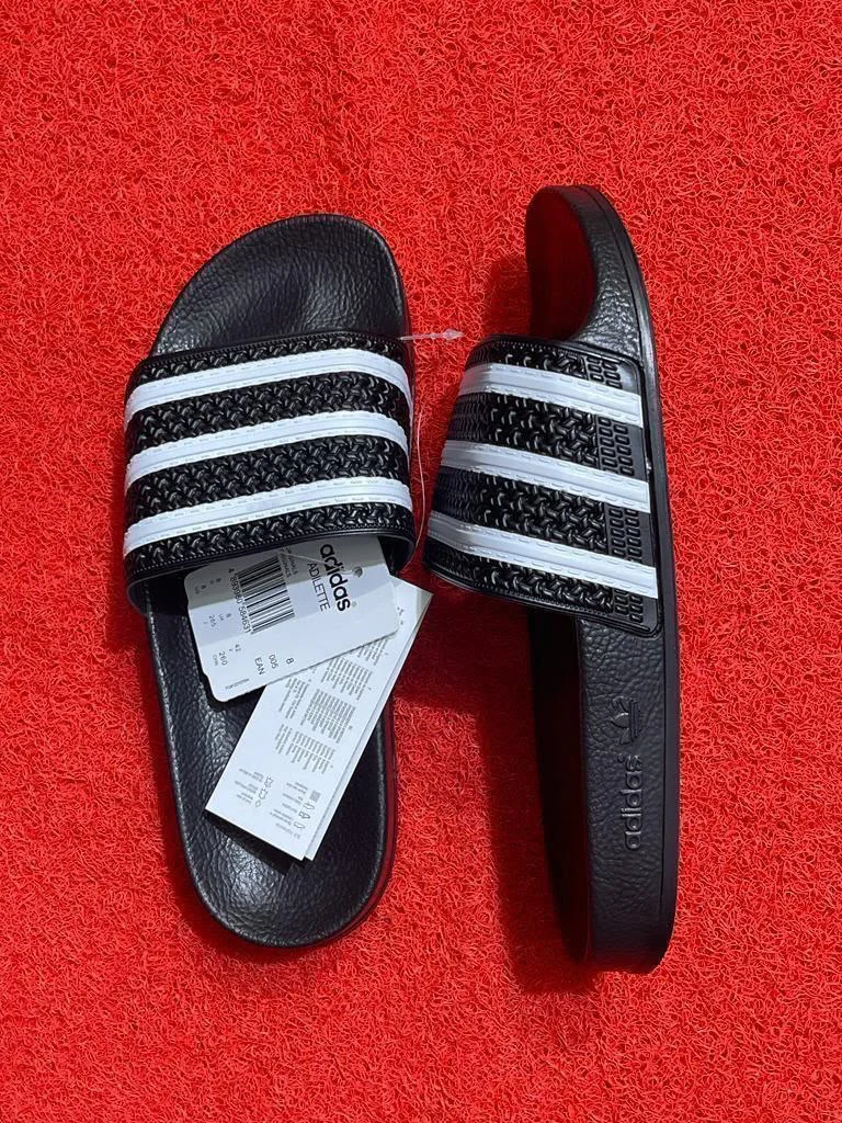 Chinelos Adidas Adilette Textura Entrançada Preto / Branco