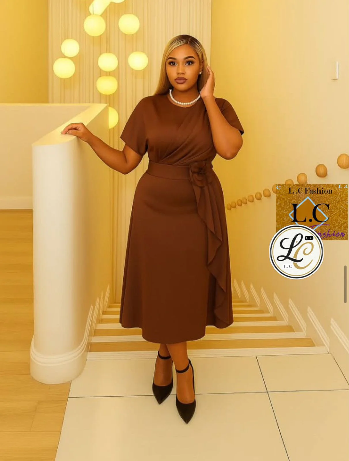 Vestido L.C Fashion Cetim com Flor Castanho