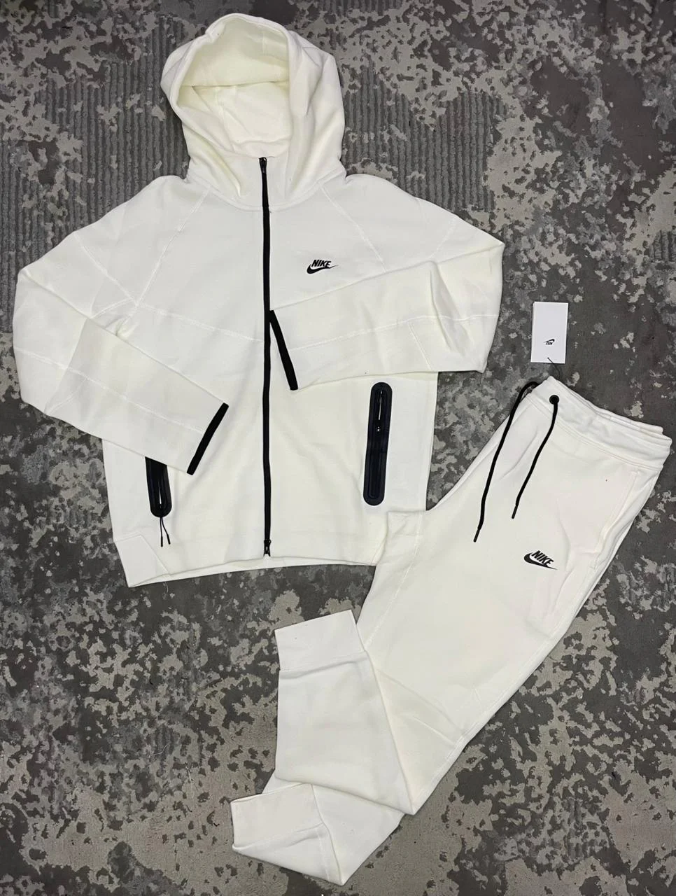 Conjunto Esportivo Nike Moderno com Capuz
