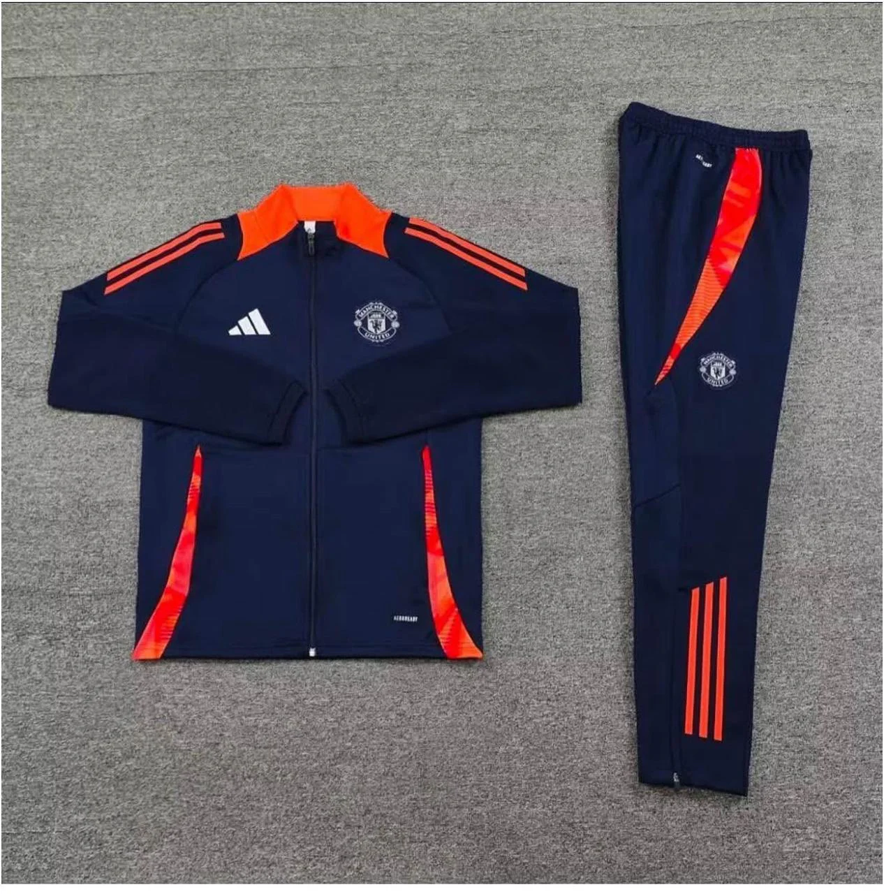 Conjunto Esportivo Nike Elegante com Capuz e Calça