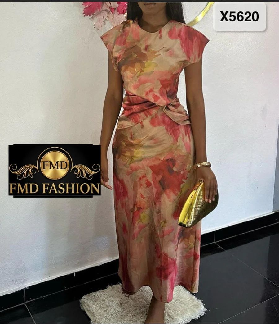 Vestido Midi de Cetim com Estampa Floral