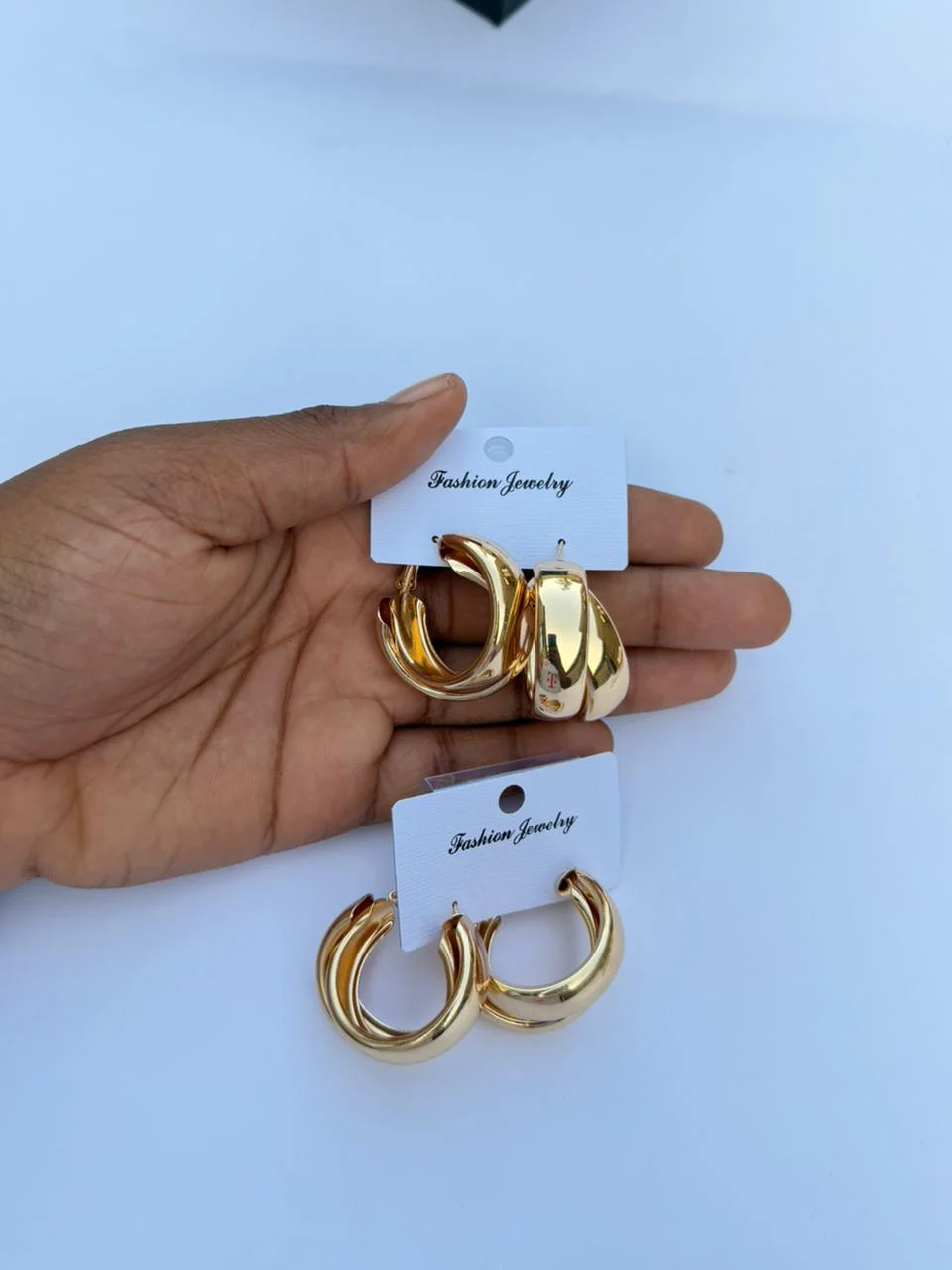 Brincos de Argola Tubular Grossa Dourado