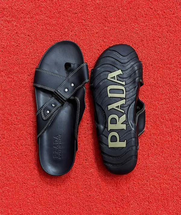 Chinelos Prada Elegance com Tachas