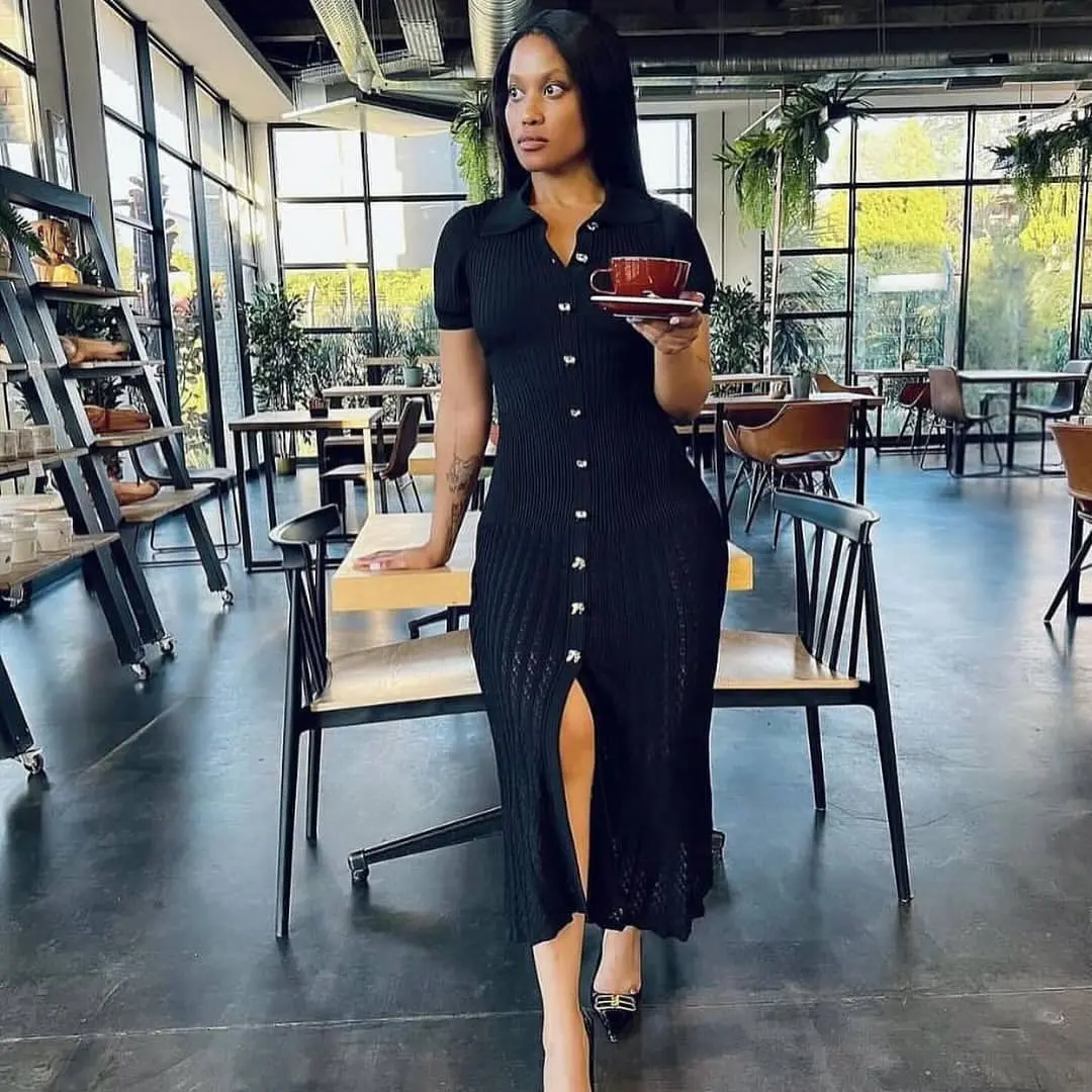 Vestido Midi Canelado Preto com Botões