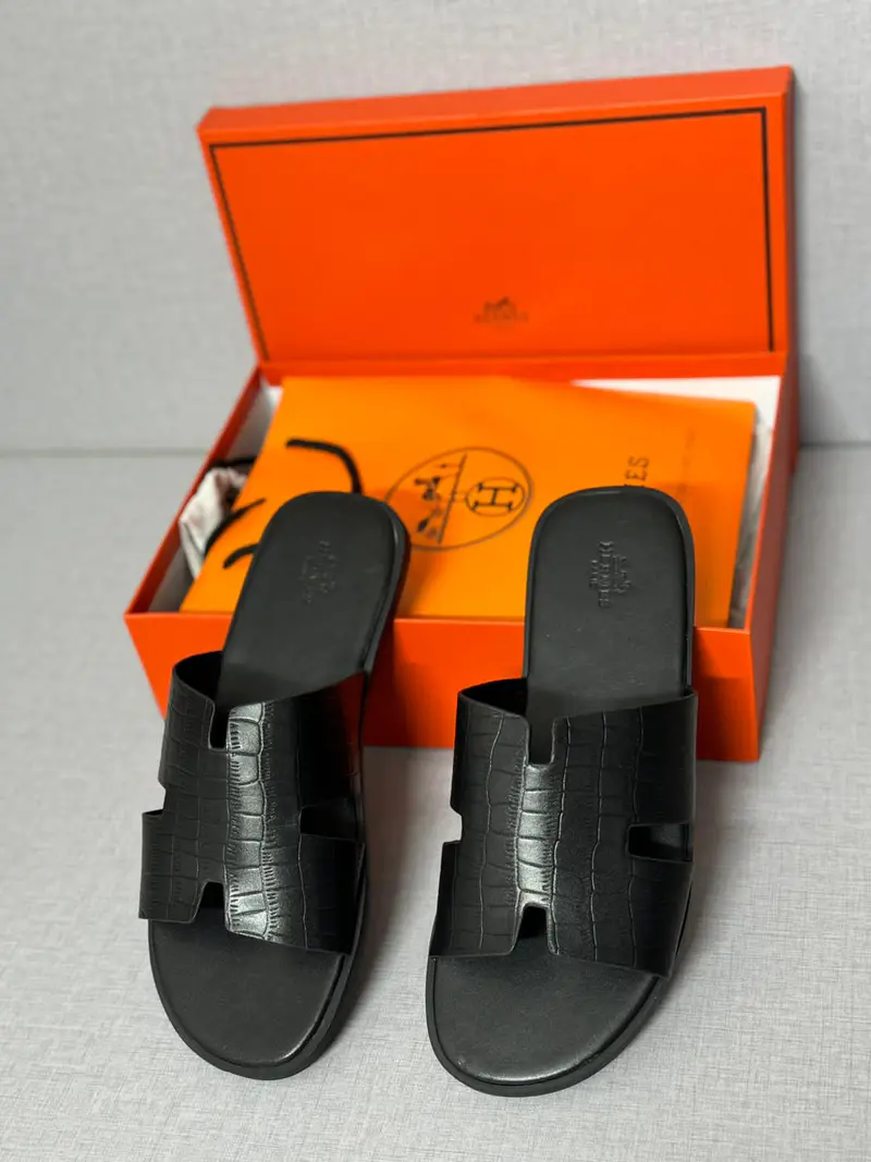 Sandálias Pretas Elegance Hermès · Preto / Preto