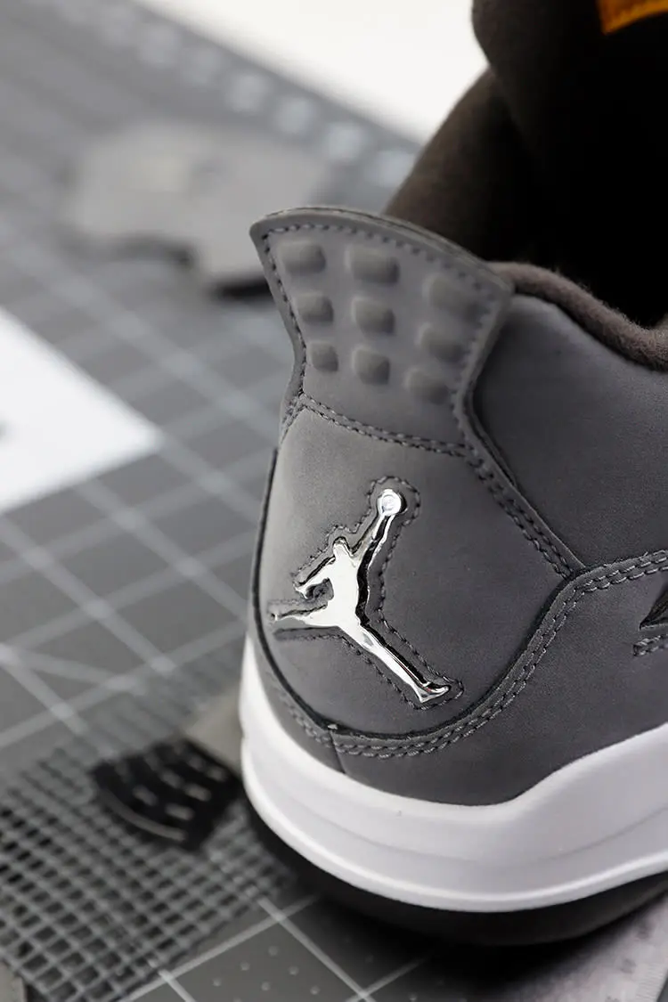 Tênis Air Jordan 4 Retro
