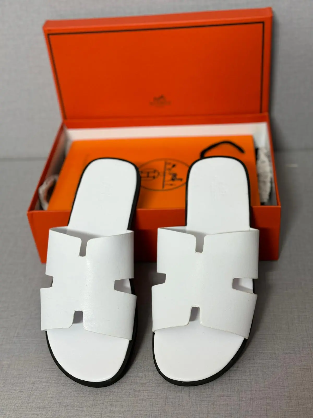 Sandálias Pretas Elegance Hermès