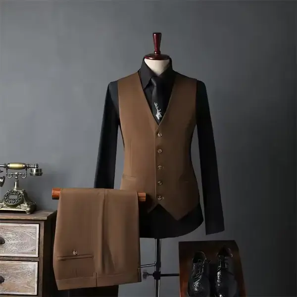 Terno Slim Fit Bege Duplo, três peças: Casaco, Calça e Colete