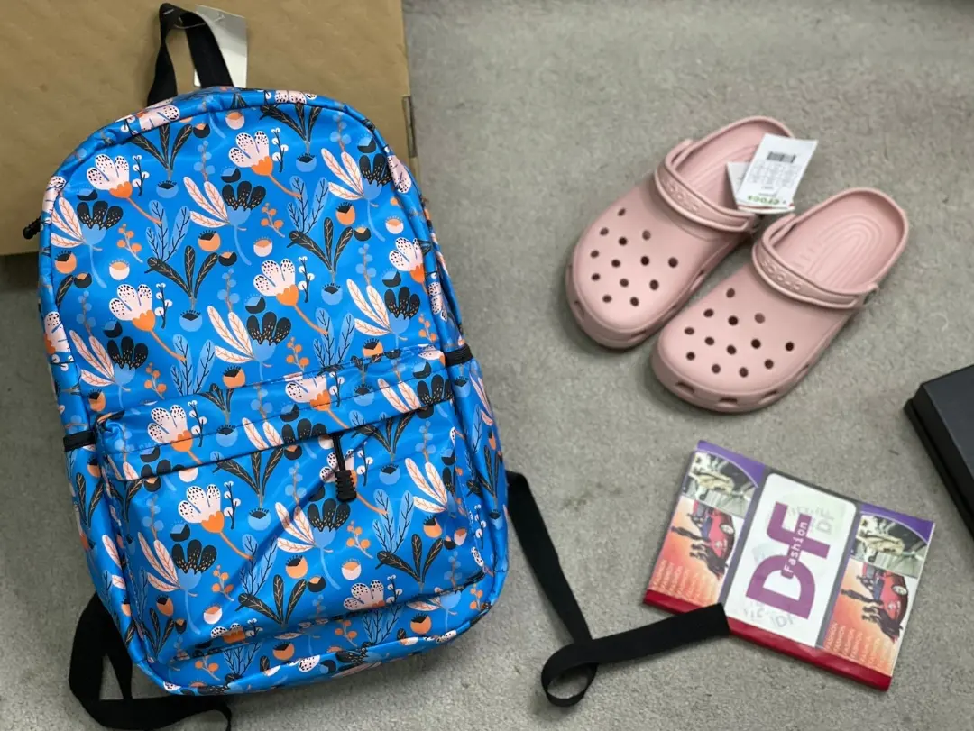 Mochila Floral Azul com Estampa Botânica