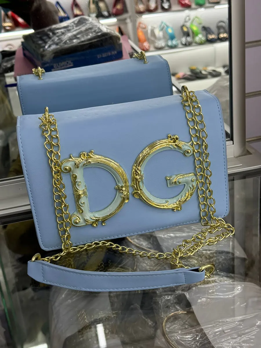 Bolsa de Ombro Azul com Corrente Dourada