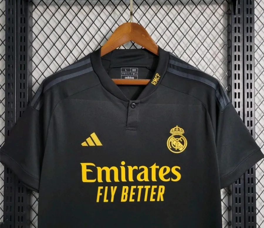 Camisa Esportiva Clássica de Real Madrid