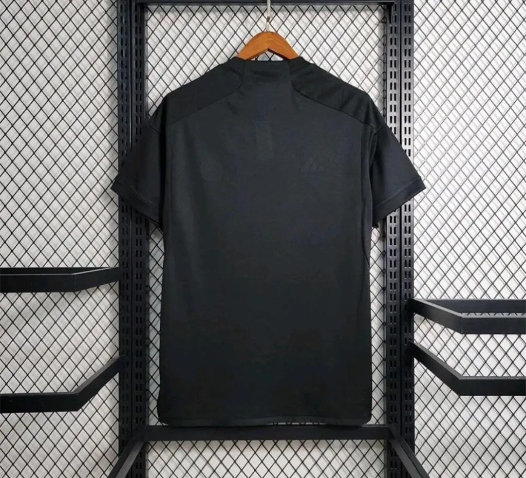 Camisa Esportiva Clássica de Real Madrid