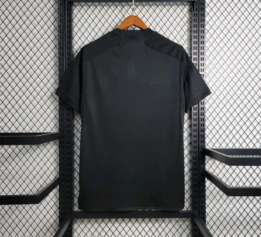 Camisa Esportiva Clássica de Real Madrid