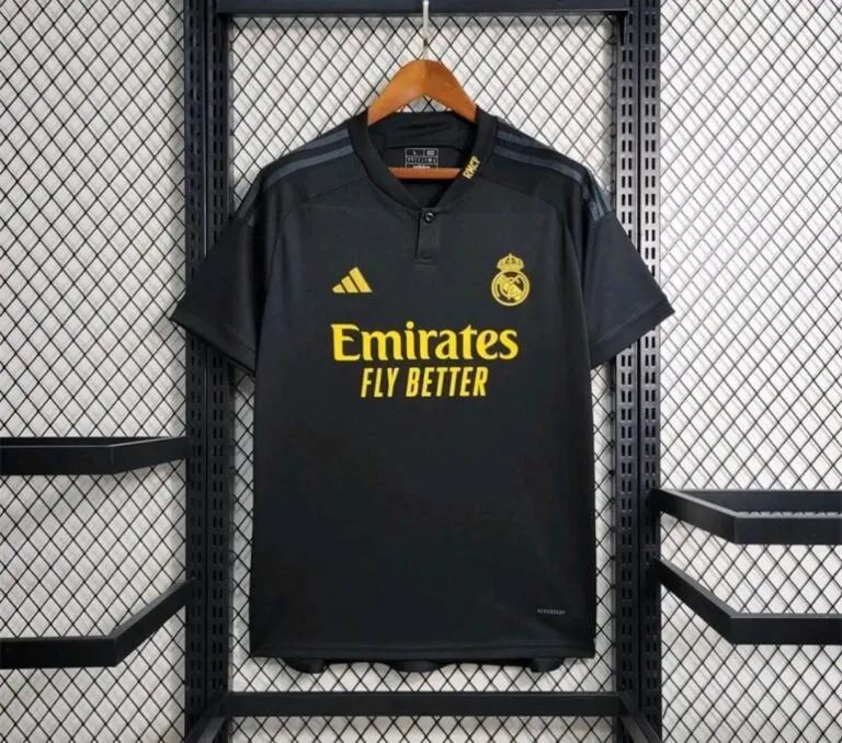 Camisa Esportiva Clássica de Real Madrid