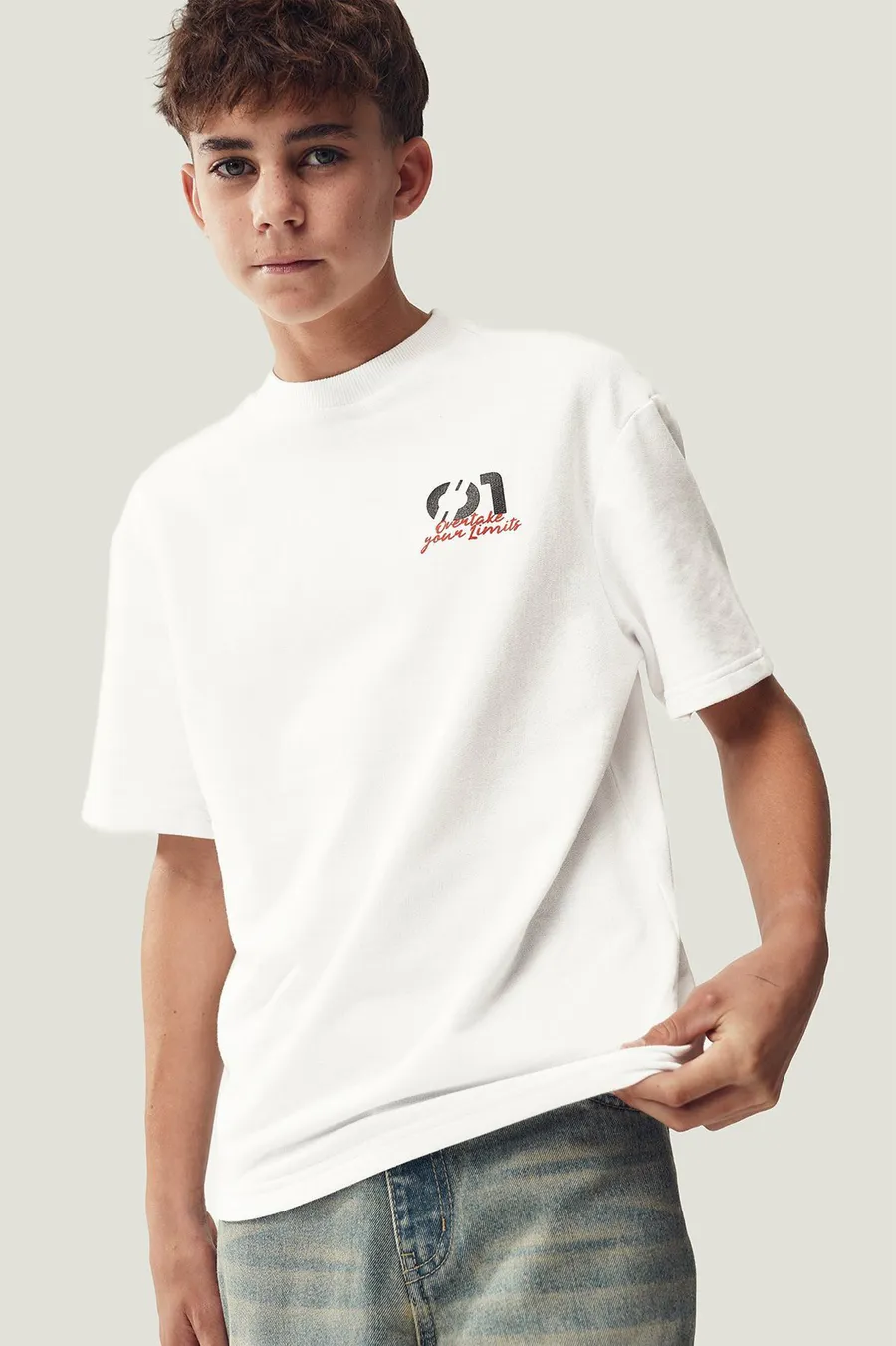 T-shirt largo em algodão · Menino · Branco