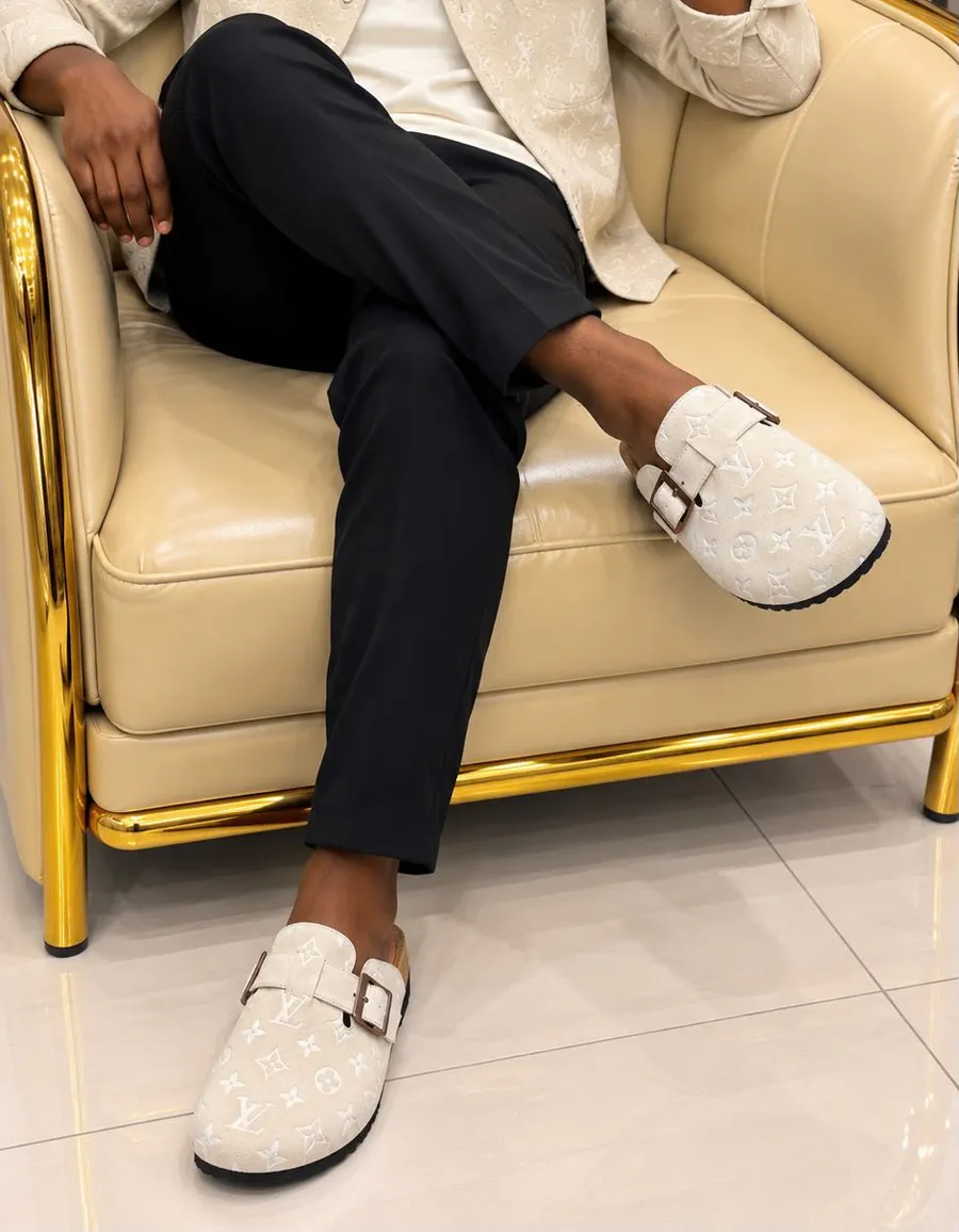 Mules Louis Vuitton Monograma Preto e Bege
