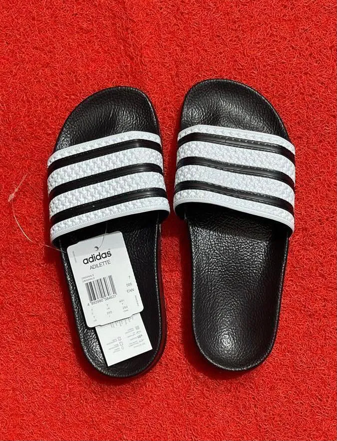 Chinelos Adidas Adilette Textura Entrançada Branco / Preto