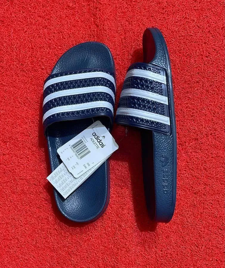 Chinelos Adidas Adilette Textura Entrançada