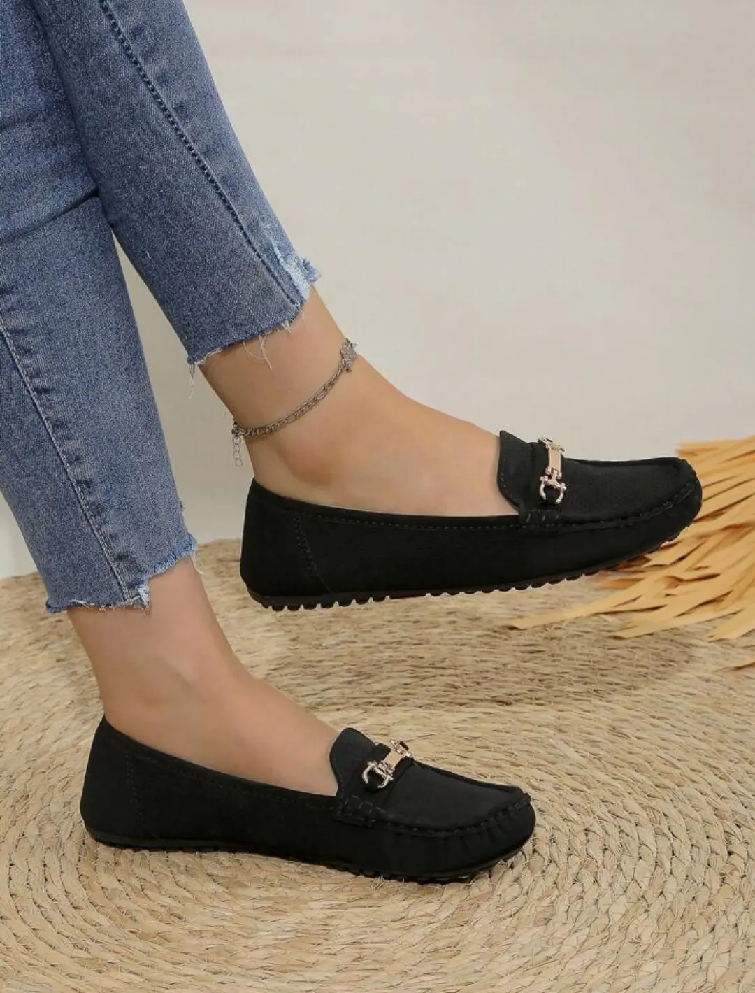 Mocassim Feminino Plus Size com Metal Decorativo – Conforto e Estilo