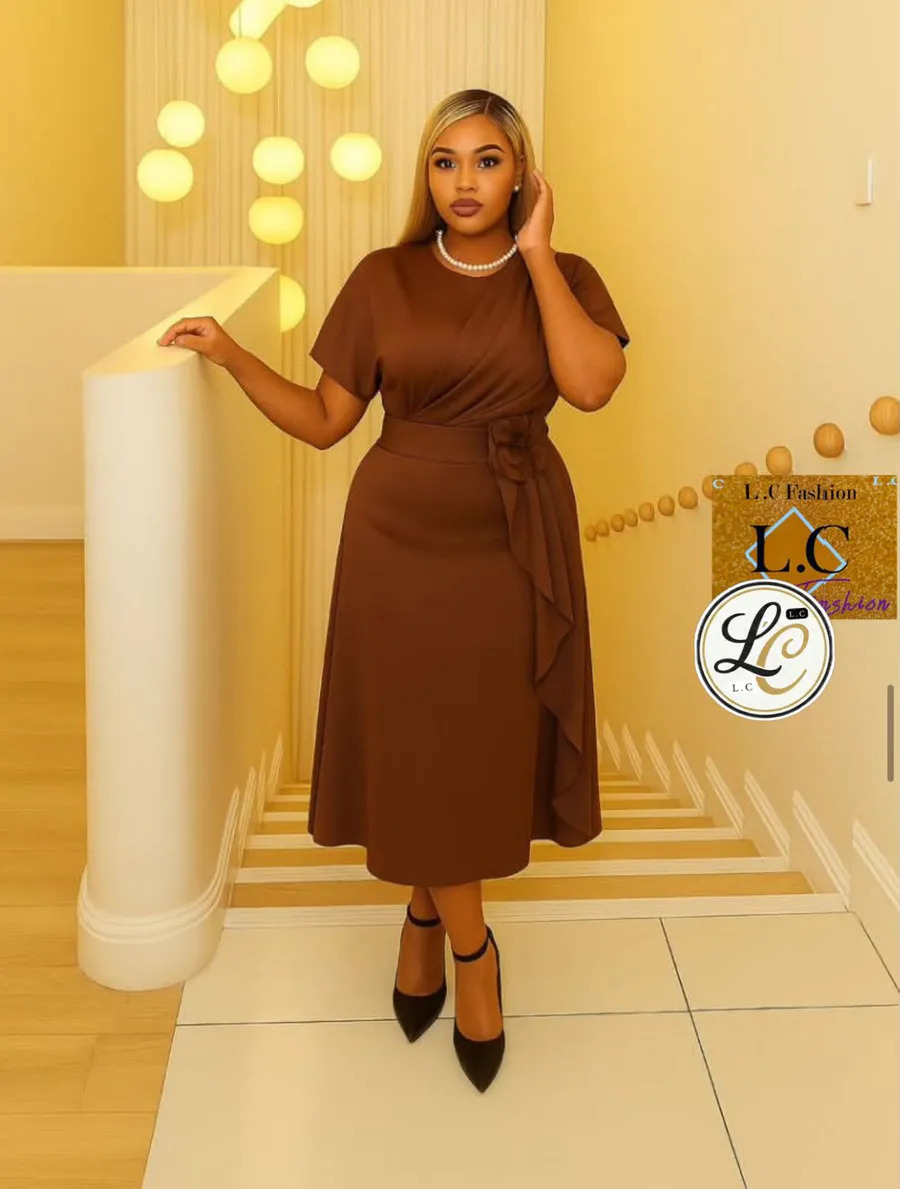 Vestido L.C Fashion Cetim com Flor Castanho