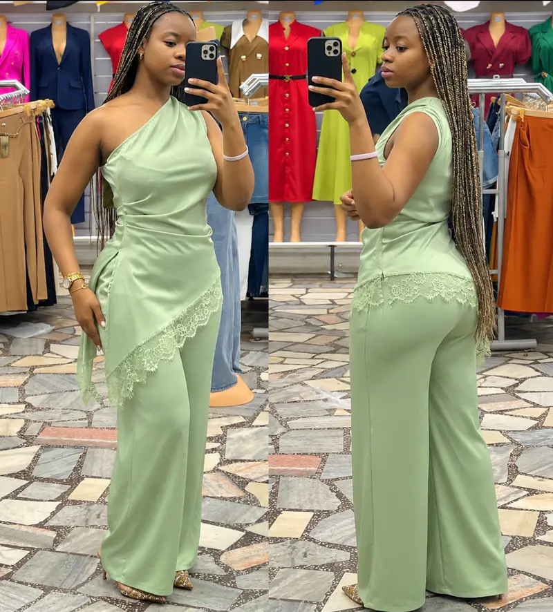 Conjunto de Cetim de Um Ombro com Renda e Calça Pantalona