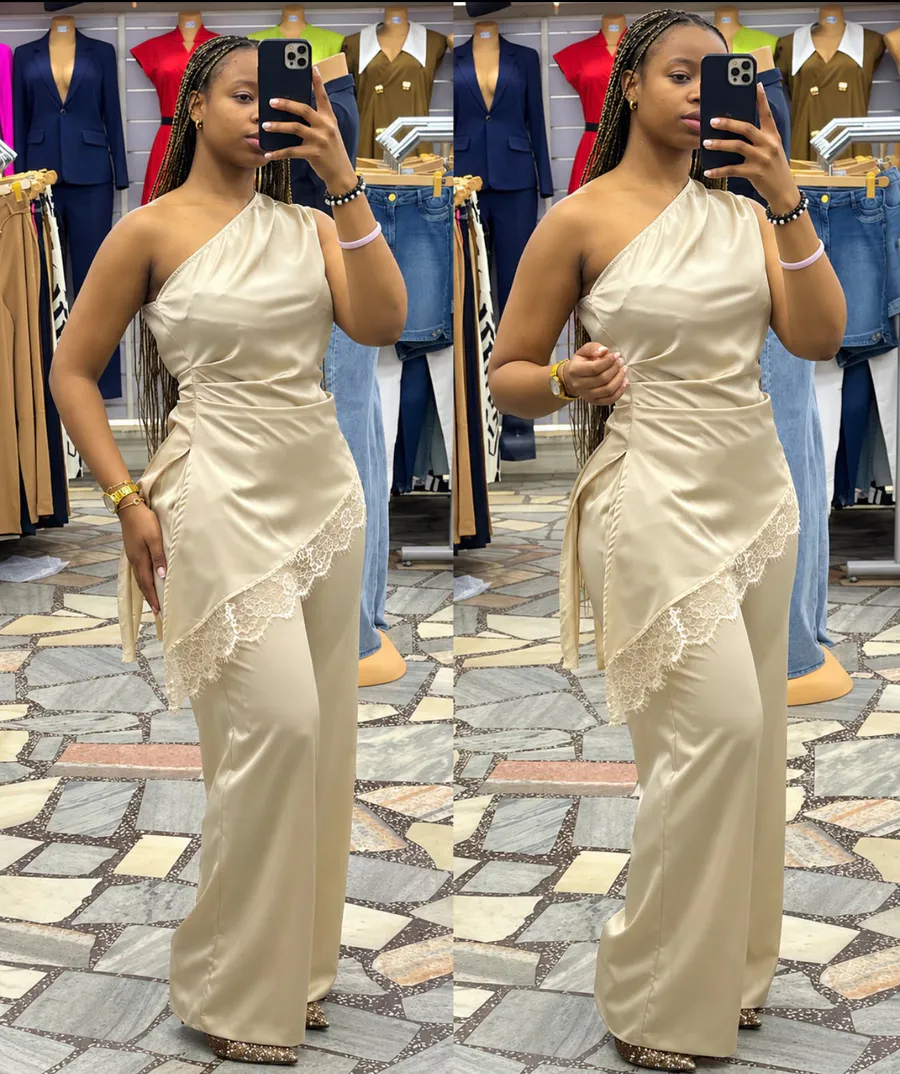 Conjunto de Cetim de Um Ombro com Renda e Calça Pantalona