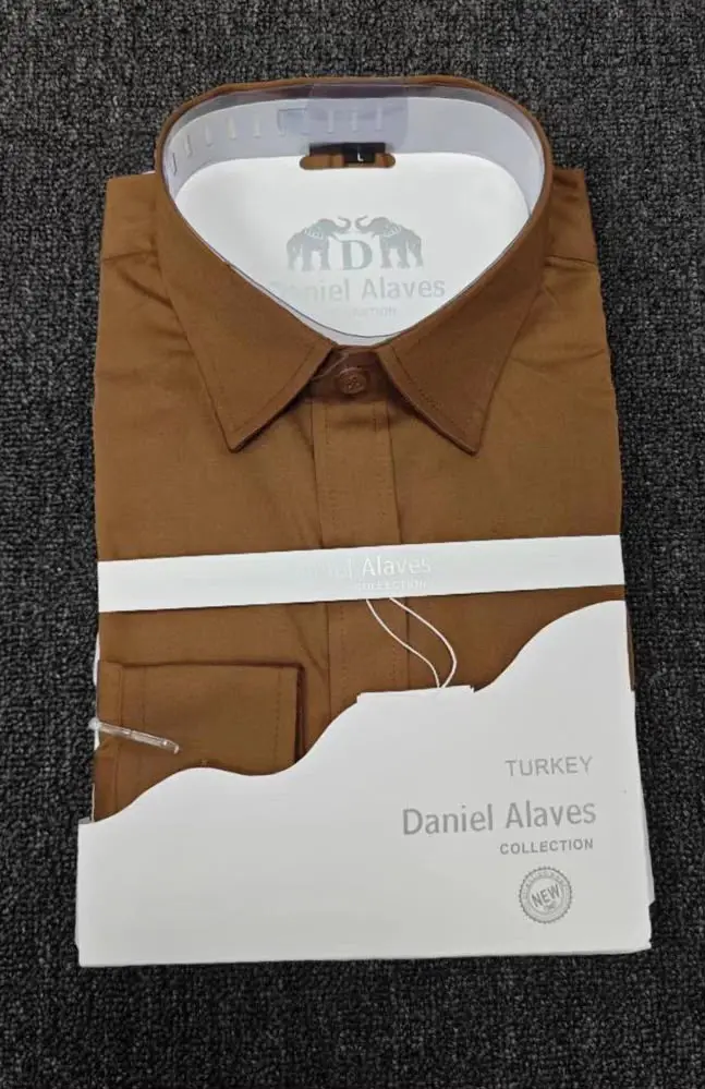 Camisa Clássica Danniel Alves Manga Comprida Castanho 🟤